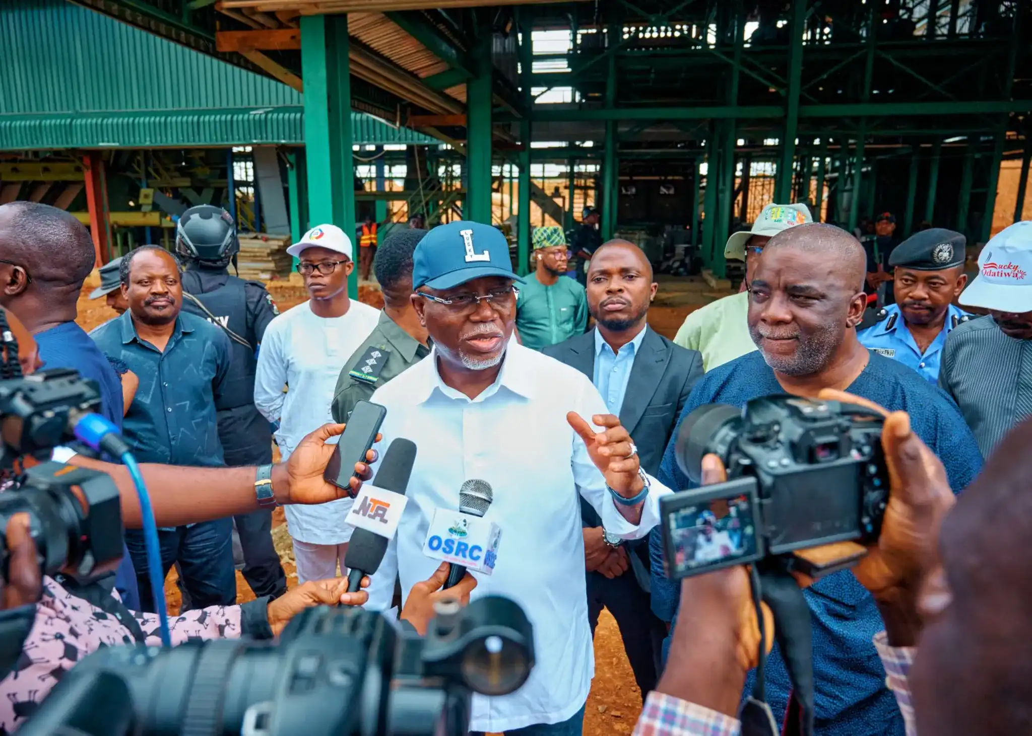 Governor Aiyedatiwa visiting JB Farms in Ore